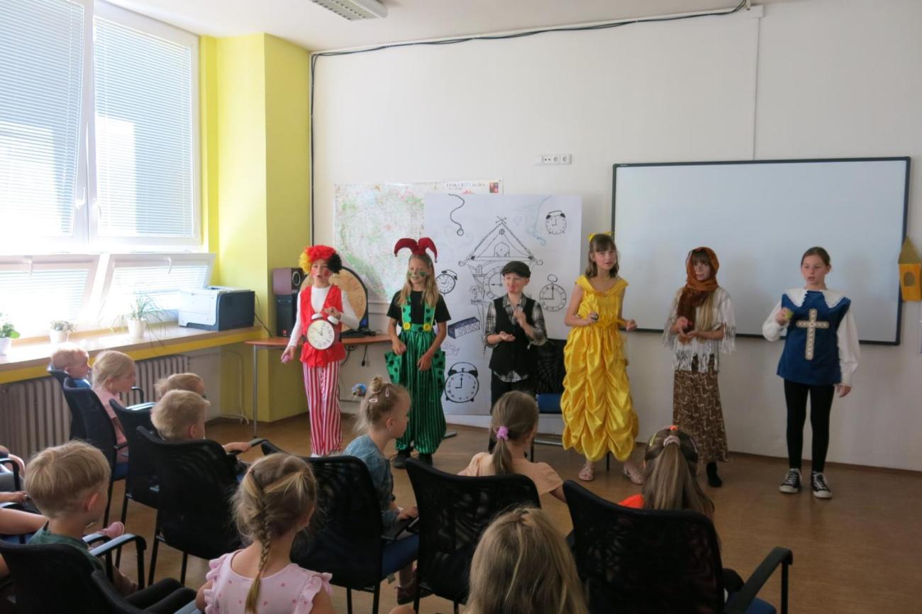 Divadelní představení dramatického kroužku „Tik Ťak a hodiny času“
