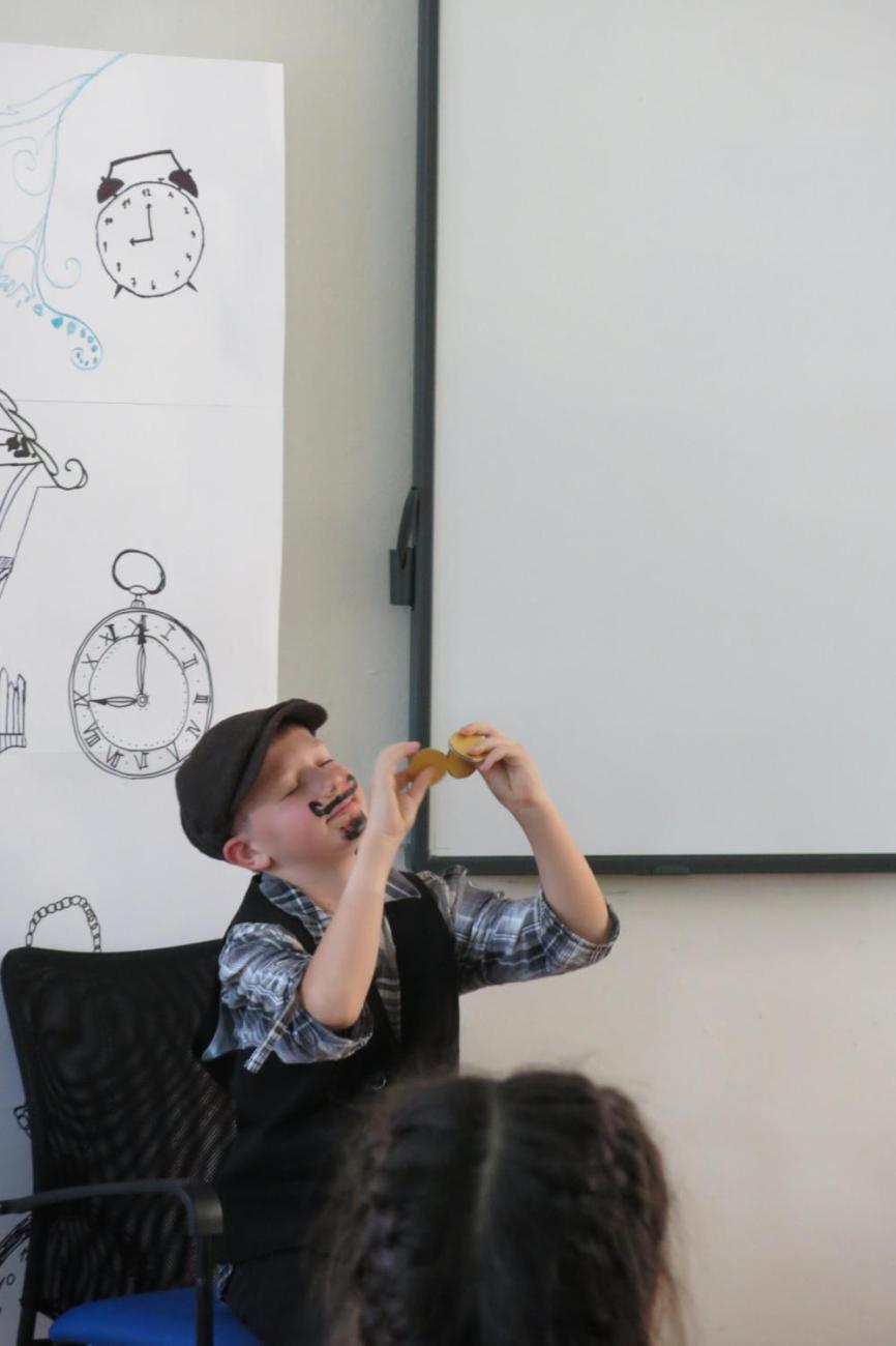 Divadelní představení dramatického kroužku „Tik Ťak a hodiny času“
