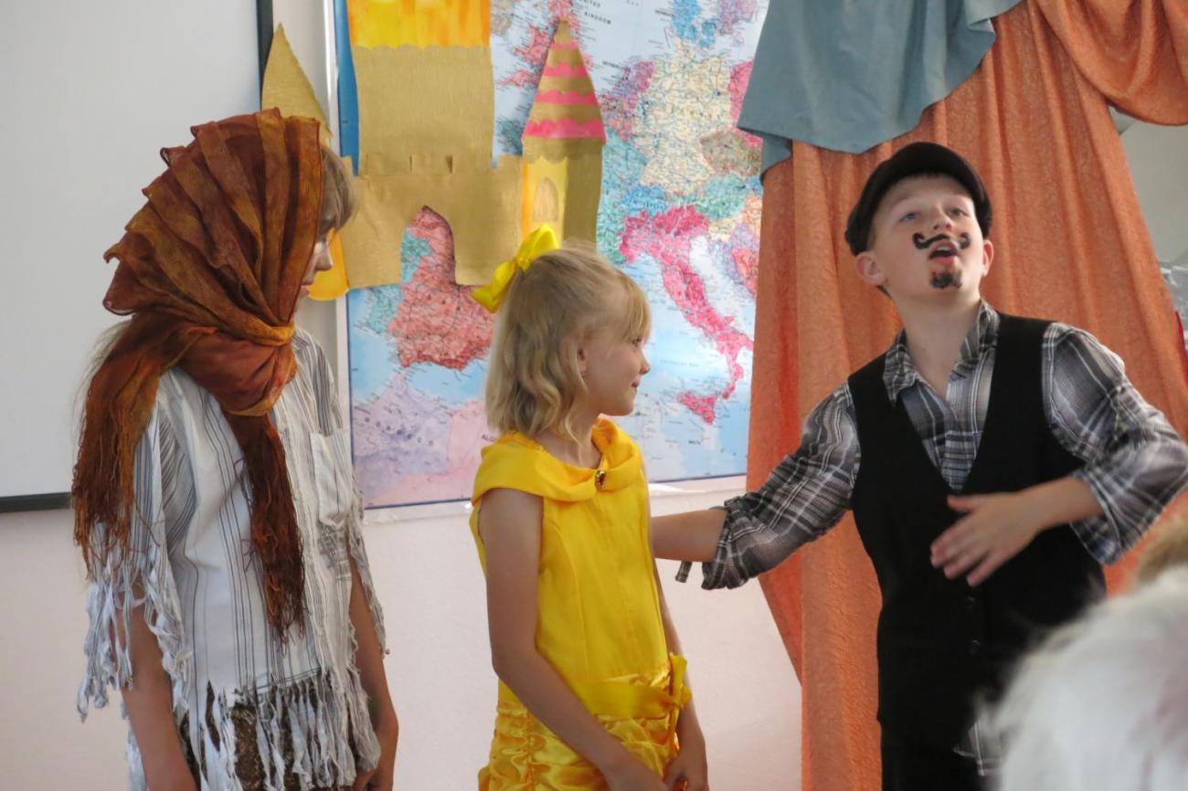 Divadelní představení dramatického kroužku „Tik Ťak a hodiny času“