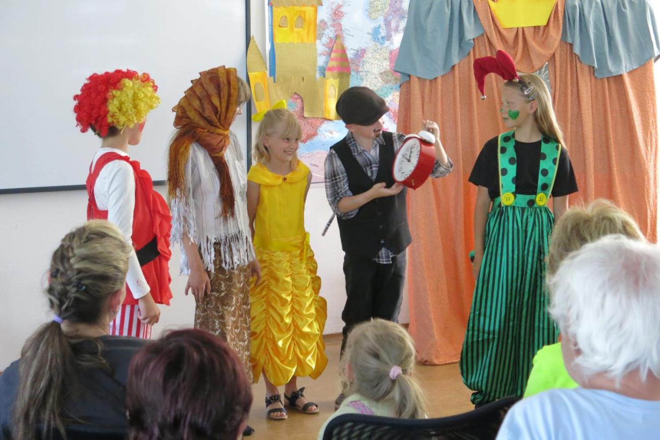 Divadelní představení dramatického kroužku „Tik Ťak a hodiny času“