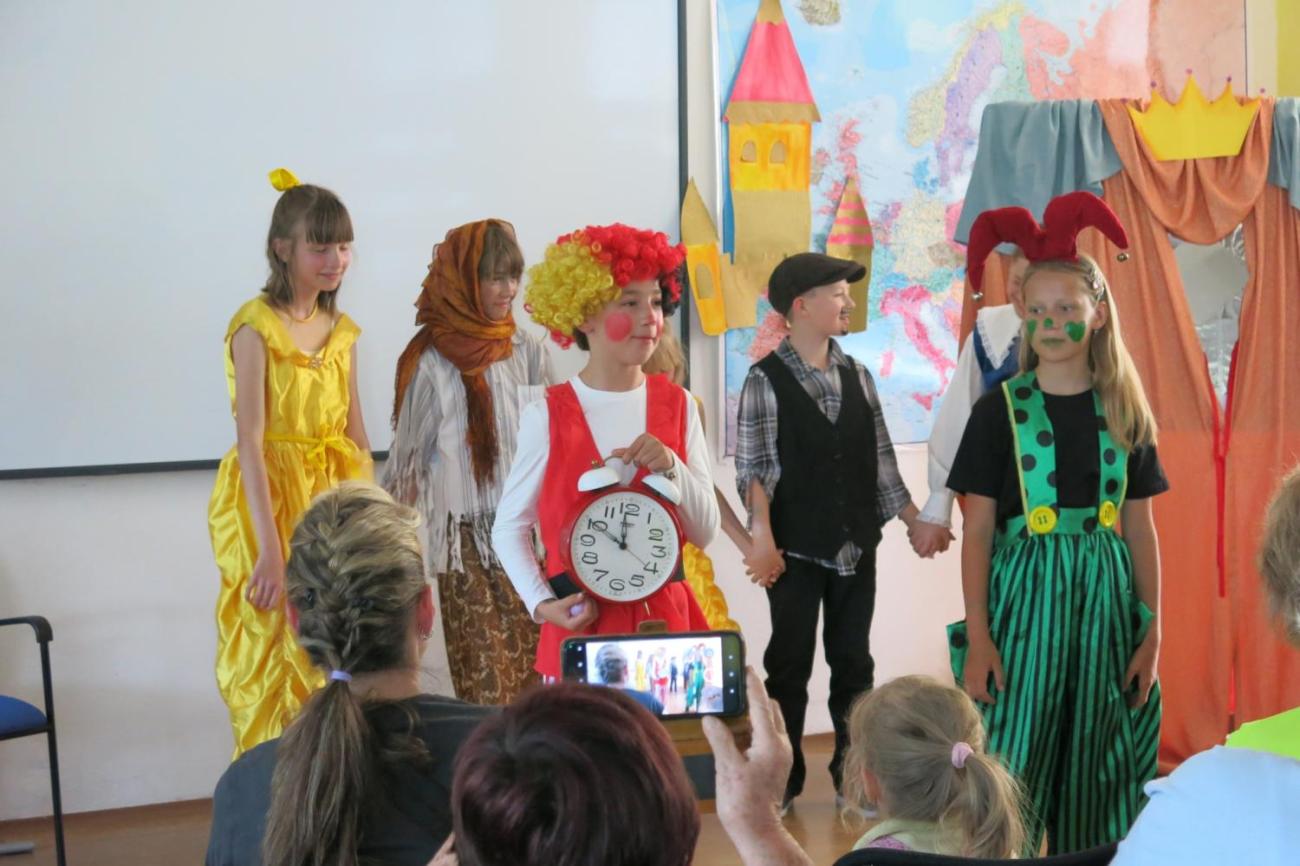 Divadelní představení dramatického kroužku „Tik Ťak a hodiny času“