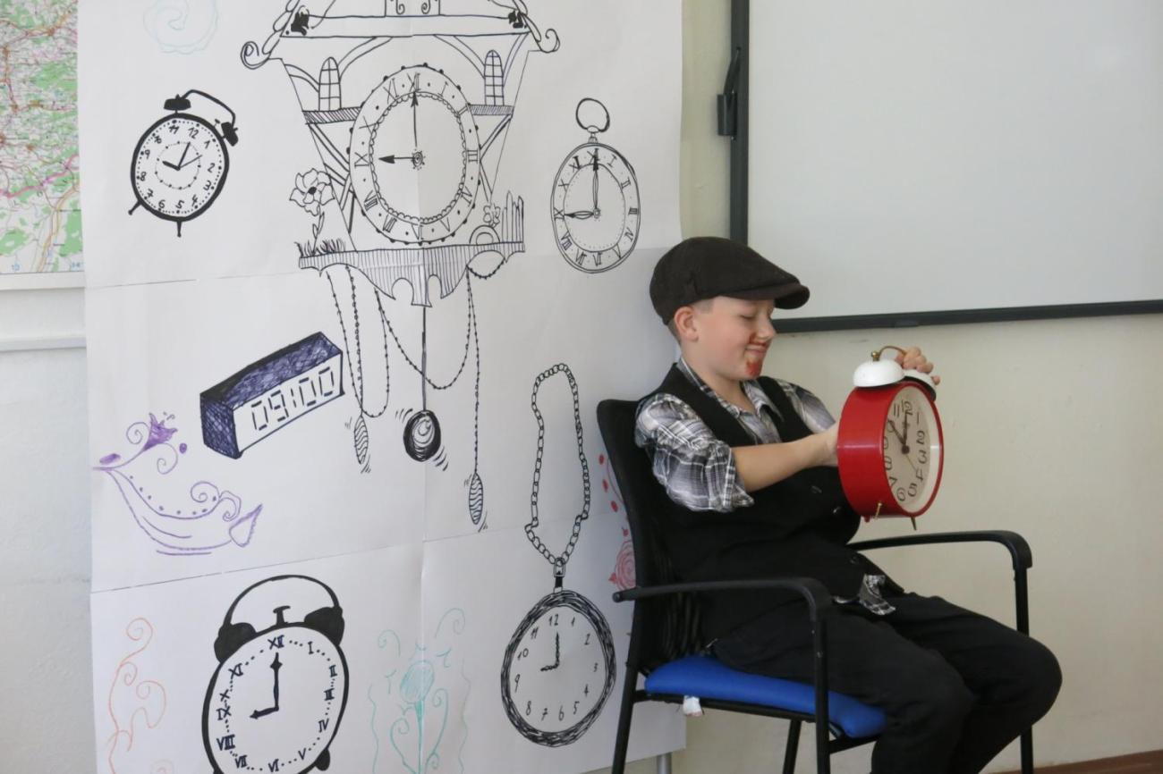 Divadelní představení dramatického kroužku „Tik Ťak a hodiny času“