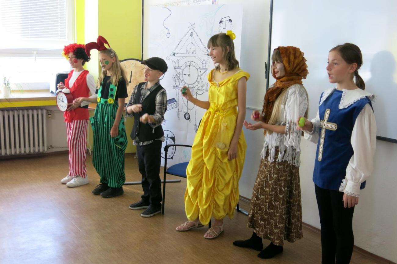 Divadelní představení dramatického kroužku „Tik Ťak a hodiny času“