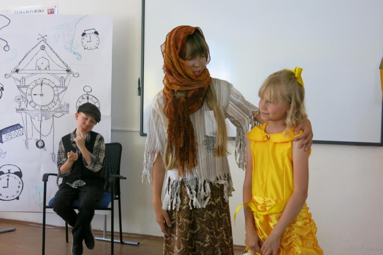 Divadelní představení dramatického kroužku „Tik Ťak a hodiny času“
