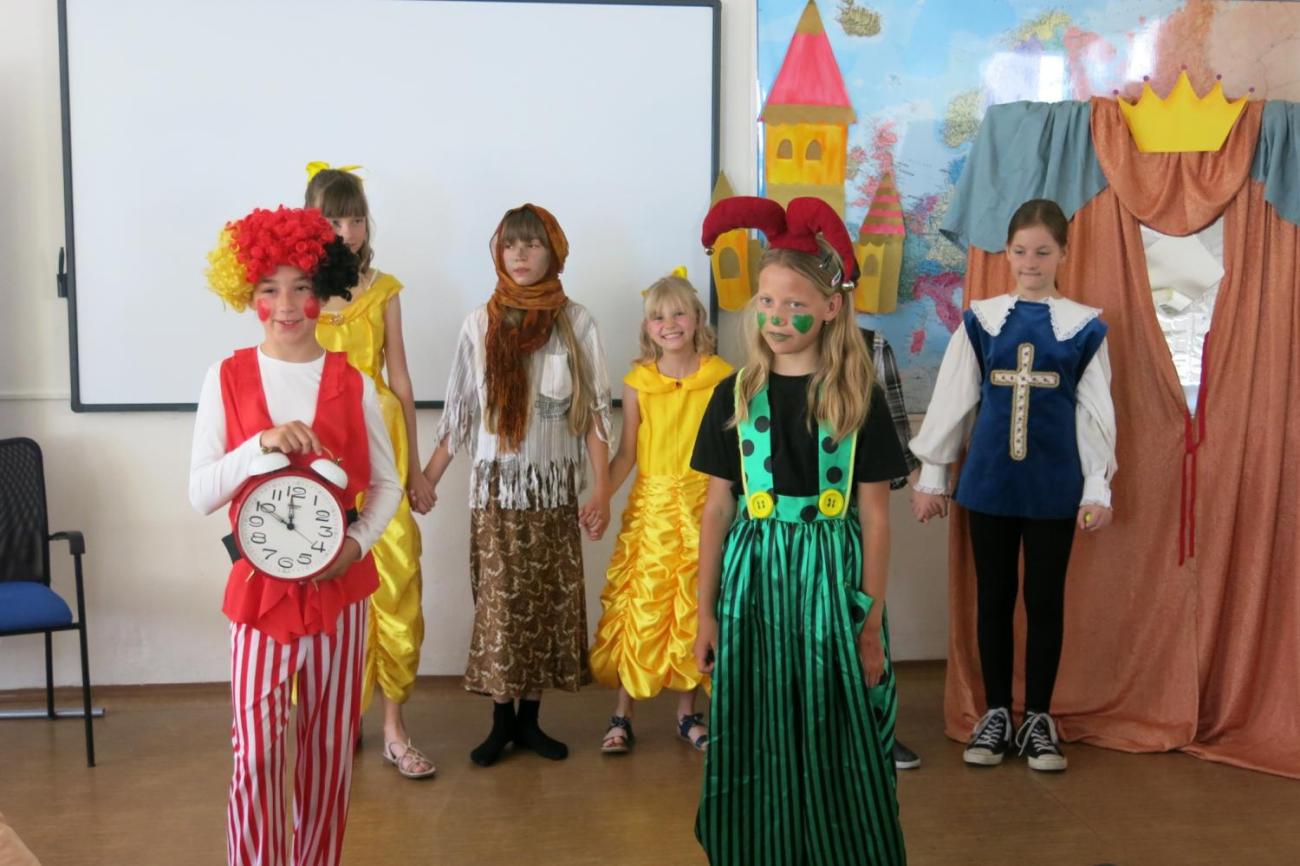 Divadelní představení dramatického kroužku „Tik Ťak a hodiny času“
