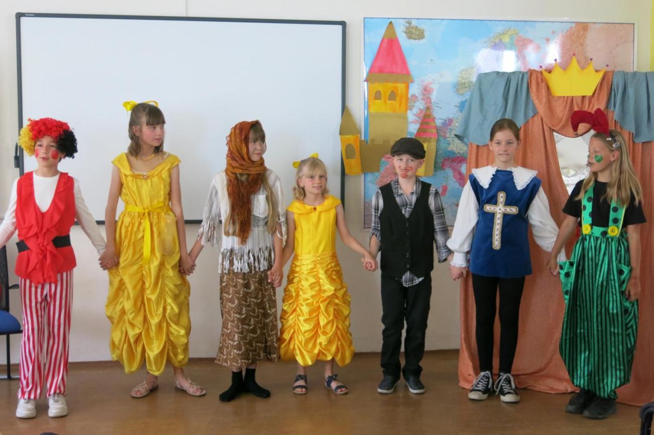Divadelní představení dramatického kroužku „Tik Ťak a hodiny času“