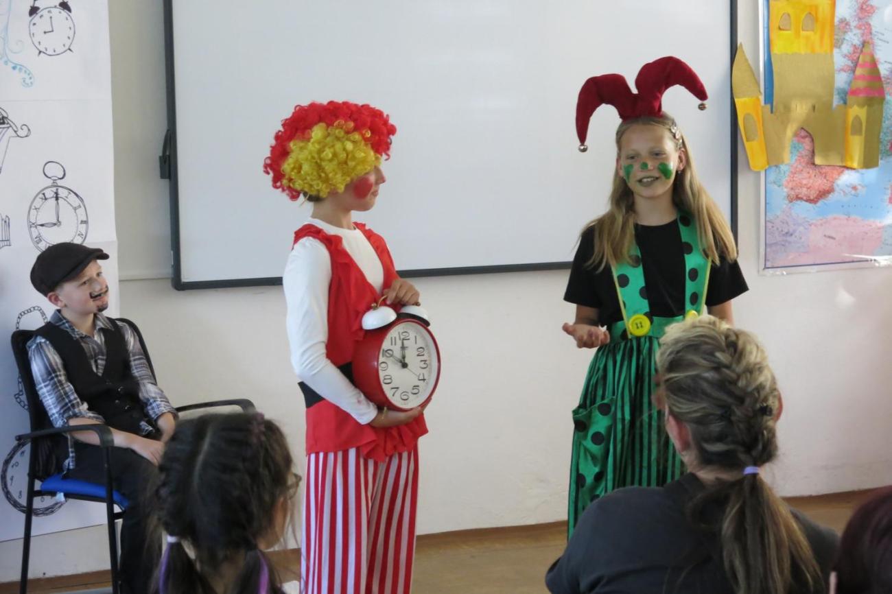 Divadelní představení dramatického kroužku „Tik Ťak a hodiny času“