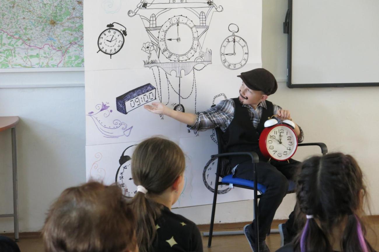 Divadelní představení dramatického kroužku „Tik Ťak a hodiny času“