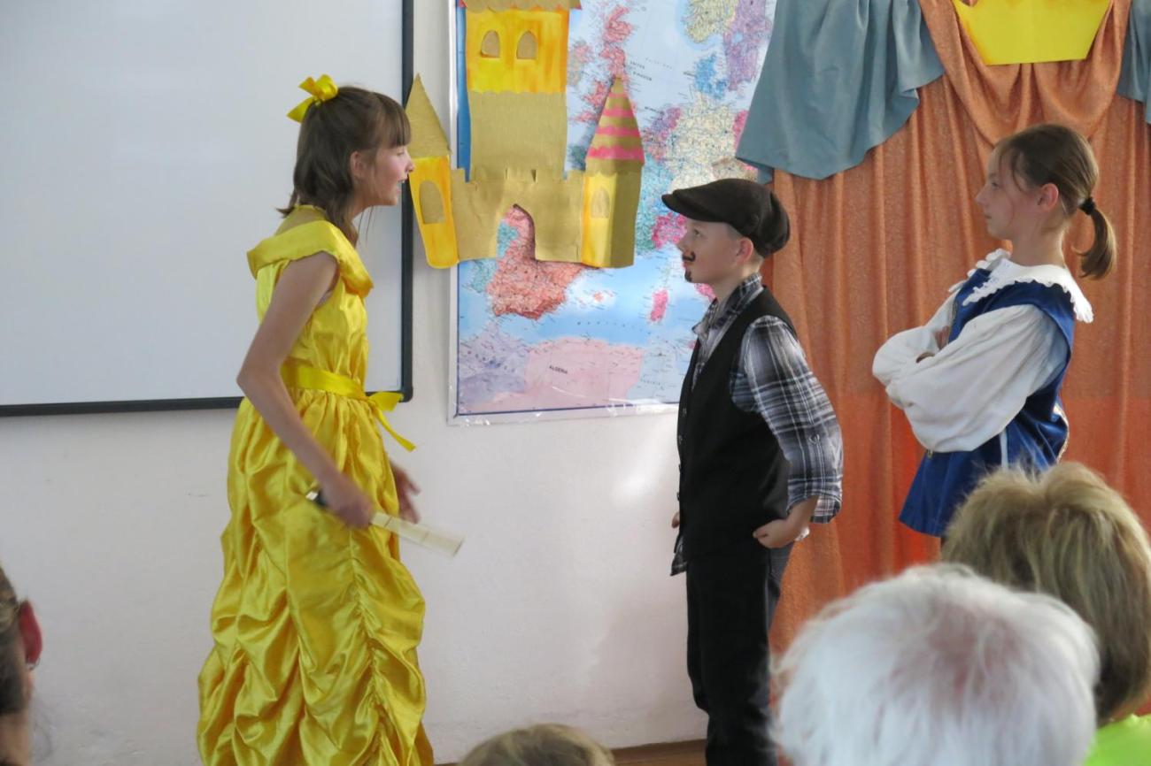 Divadelní představení dramatického kroužku „Tik Ťak a hodiny času“