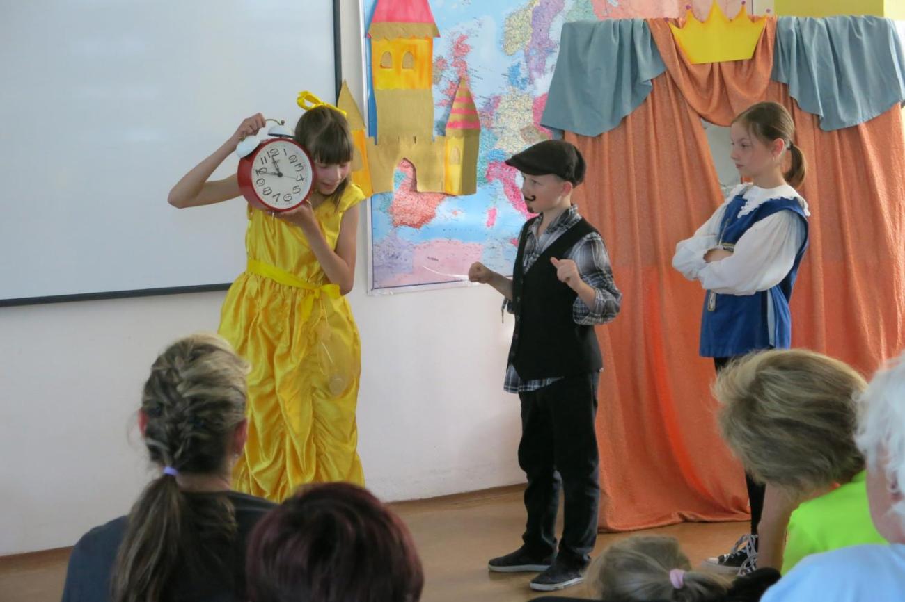 Divadelní představení dramatického kroužku „Tik Ťak a hodiny času“
