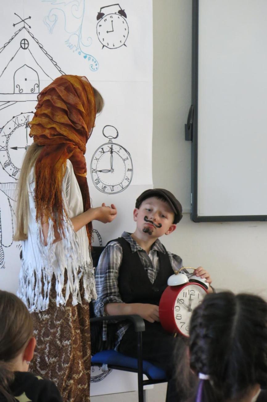 Divadelní představení dramatického kroužku „Tik Ťak a hodiny času“