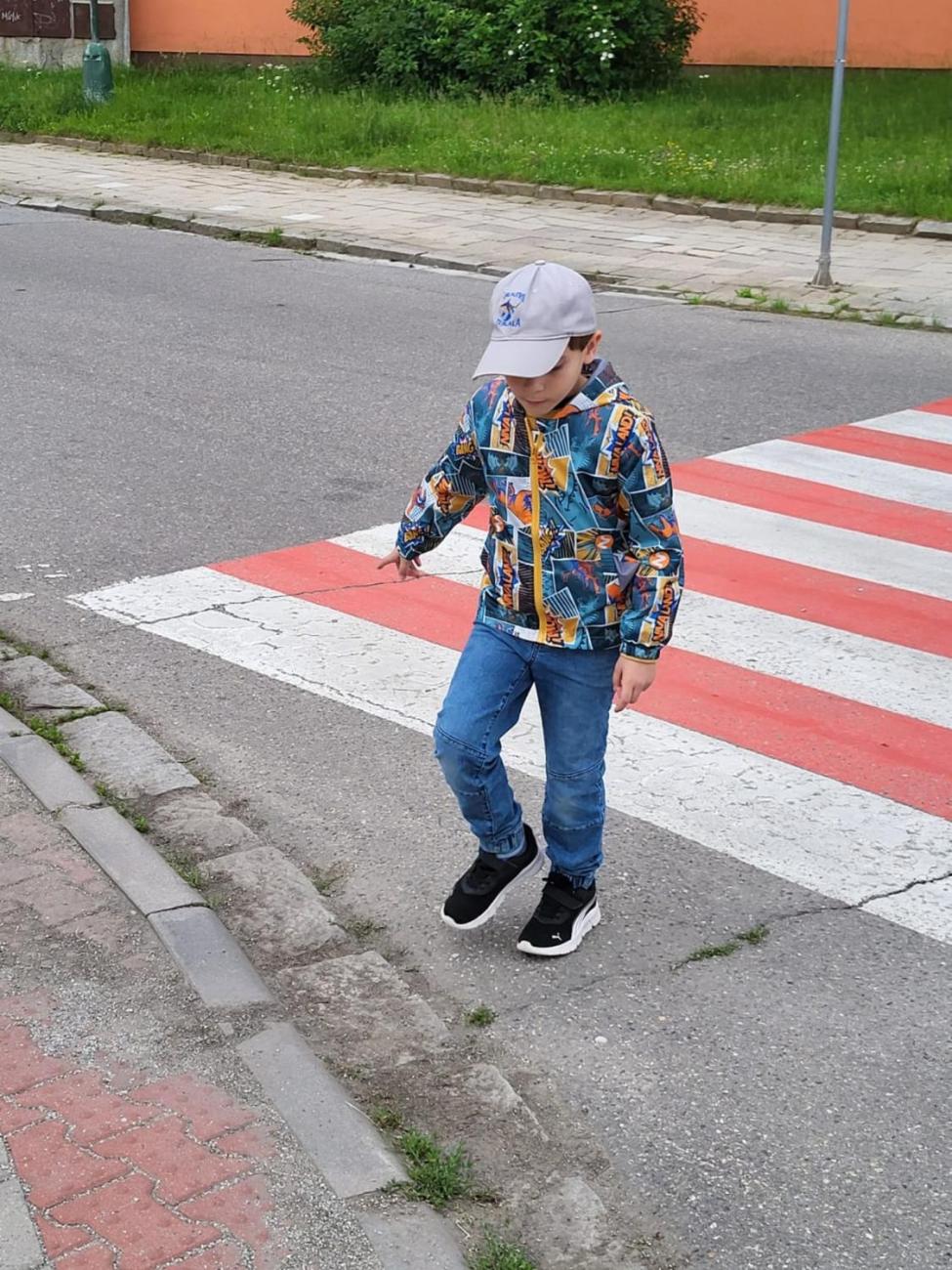 Bezpečné přecházení přes přechod  1.B