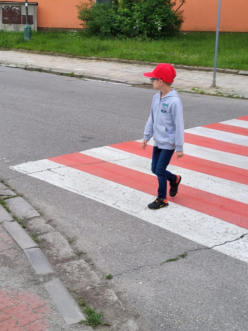 Bezpečné přecházení přes přechod  1.B