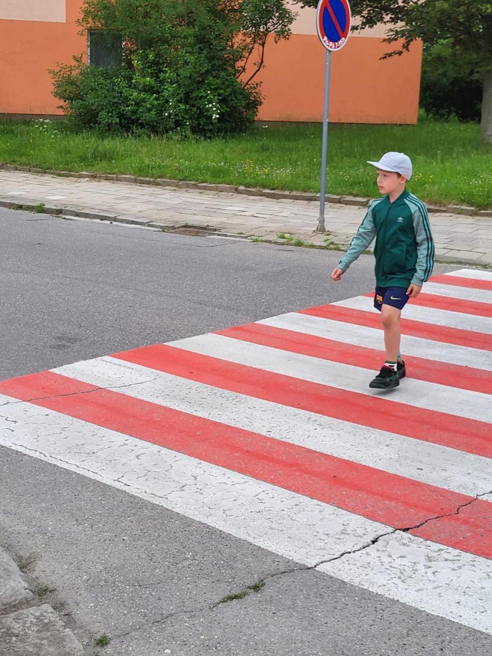 Bezpečné přecházení přes přechod  1.B