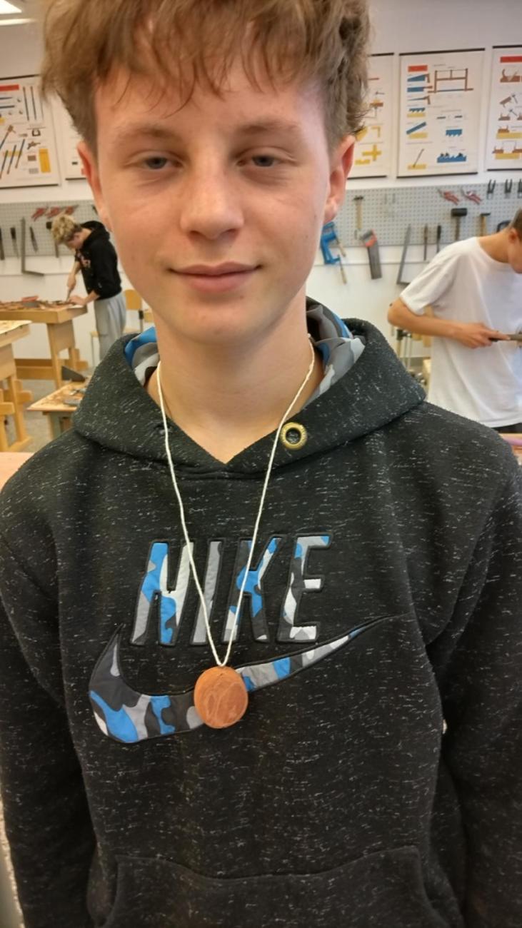Vyřezávání z borové kůry