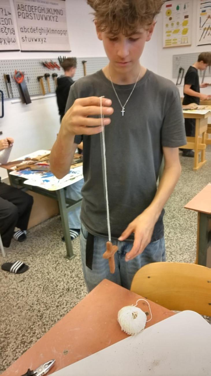 Vyřezávání z borové kůry
